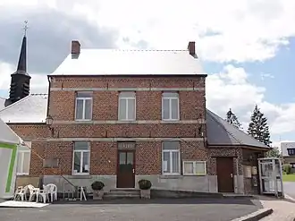 The town hall in Écuélin