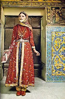 New Julfa taraz embroidered by hand, 16th to 17th century