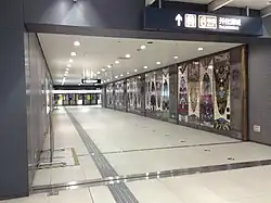 Corridor to the eastbound line 6 platform