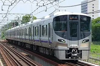A six-car 225–5100 series set in July 2017