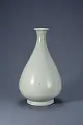 White porcelain bottle, Joseon dynasty (Treasure)