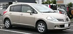 Facelift Nissan Tiida hatchback (Japan)