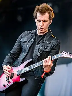 Amott performing with Dark Tranquillity in 2017