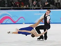 Natalie D'Alessandro and Bruce Waddell at the 2004 NHK Trophy