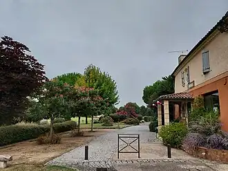 Street of the town hall in Castin.