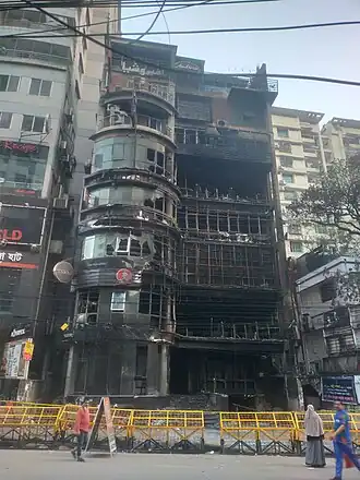 sceleton of the burnt building