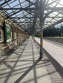 View to the south from Platform 2