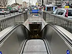 Entrance with an escalator at Villejuif–Léo Lagrange