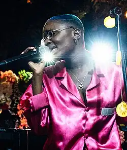 Amaarae performing in 2018