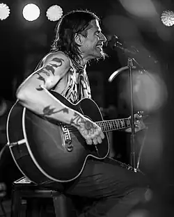 Winkler performing live in 2023