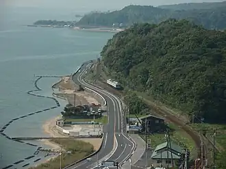 A 5000-series passenger train on the Kita-Matsue Line along Lake Shinji