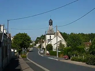 The church and the main road in the centre of Baudres