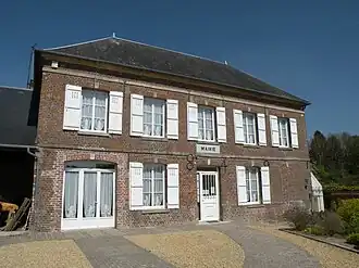 The town hall in Berneuil-en-Bray