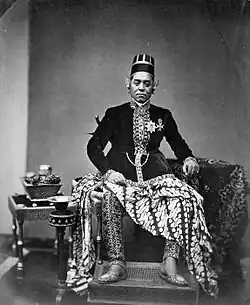 Sultan Hamengkubuwono VI, King of Yogyakarta Sultanate (1855–1877), dressed in royal majesty attire including his kris.