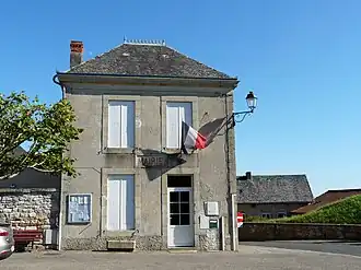 The town hall in Châtres
