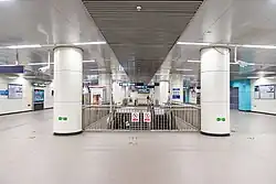 Line 10 concourse after renovation (March 2023)