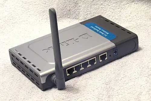 Dual band 2.4 and 5 GHz monopole antenna on a home Wi-Fi router