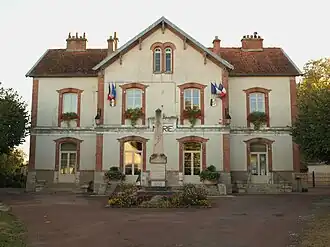 The town hall in Dormelles
