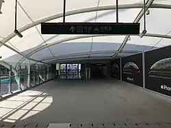 Transfer passage between the two station halls of Line 2 & Line 16