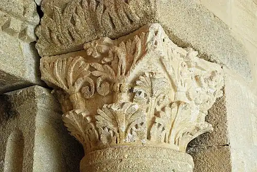 Romanesque quasi-Corinthian capital of the Chapelle Notre-Dame-de-Nazareth d'Entrechaux, Entrechaux, France, unknown architect or sculptor, 12th century