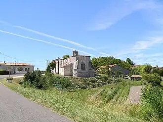 The church and surroundings in Étriac