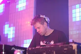 Corsten performing in 2006