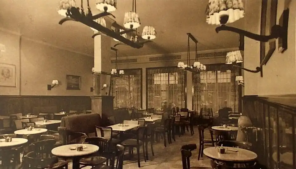 Coffee shop at Nr.33 in the 1940s