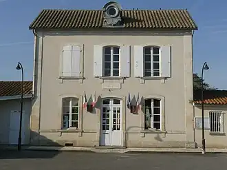 The town hall in Graves-Saint-Amant