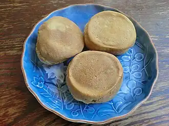 Horaku manjū (蜂楽饅頭)