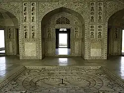 Room with fountain in the Muthamman Burj (1628–30), added by Shah Jahan inside the Agra Fort built by Akbar[296]