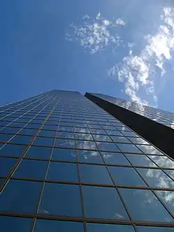 Cloud reflections on the glass sheathing