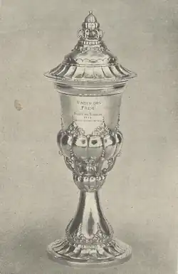 The second trophy distributed for the cup tournament between 1925 and the 1932 edition, where it was won for permanent ownership by B.93.[6][1][10]