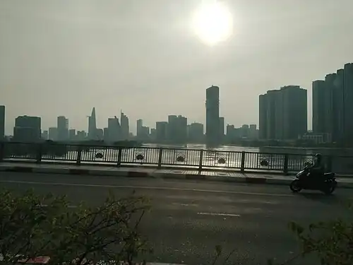 Khung cảnh ở TPHCM và Cầu Thủ Thiêm.jpg