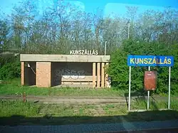 Kunszállás train stop