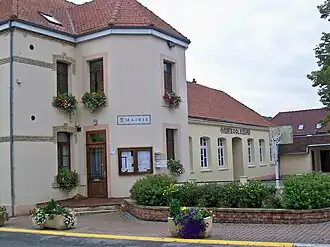 The town hall and school of Longfossé