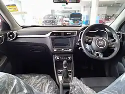 Interior (pre-facelift)