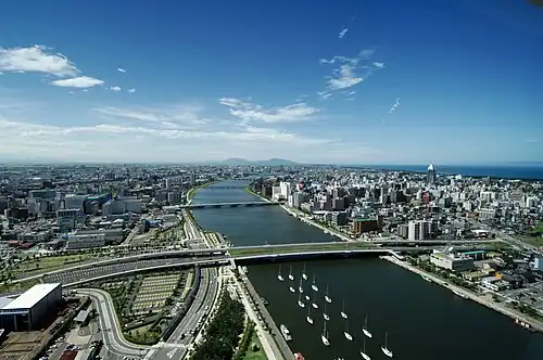 Image 37Shinano River in Niigata City (from Geography of Japan)