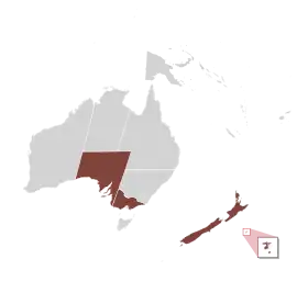 Map showing the distribution of Ovalipes catharus, with regions it resides in coloured in brown, regions it is not known to reside in coloured in light grey, and ocean transparent. In Australia, these include South Australia and Victoria. In New Zealand, these include North Island, South Island, Stewart Island, and the Chatham Islands; the Chatham Islands have been zoomed in on to show detail. Land masses besides Australia and New Zealand such as half the island of New Guinea are shown to the north, but none of them are brown.