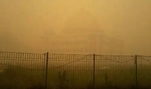 Darussalam Grand Mosque of Palangka Raya in 2015 catastrophic haze