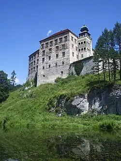 Pieskowa Skała Castle