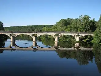 The railway bridge over the Vienne river, in Mazerolles