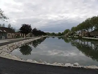 The Haute-Seine canal in Méry-sur-Seine