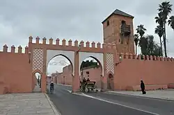 The western gate of the Grand Mechouar (leading to Bab Ighli Street). The tower on the right is the minaret of the former 18th-century Mosque of Derb Chtouka.