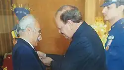 Shahid receiving Tamgha-e-Imtiaz from President Mamnoon Hussain
