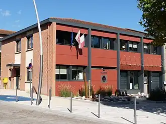 The town hall in Roques