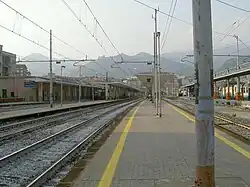 Salerno station in 2004: to the right, the shelter (under construction) for the metro platform