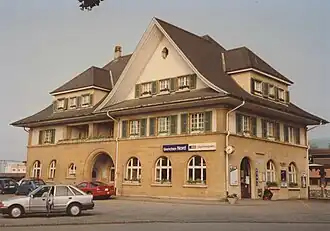 Station building, street-side (1990)