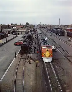 The L.A.-bound Super Chief gets its 5-minute pit-stop service in Albuquerque in 1943