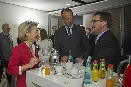 Merz as chairman of the Atlantic Bridge with US defence secretary Ash Carter and German defence minister Ursula von der Leyen in 2015