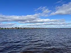 Shorelines and residences, Avenue du Tour-du-Lac